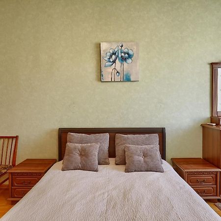 Apartment Near Lva Tolstoho Square 키예프 외부 사진