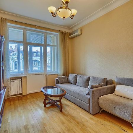 Apartment Near Lva Tolstoho Square 키예프 외부 사진