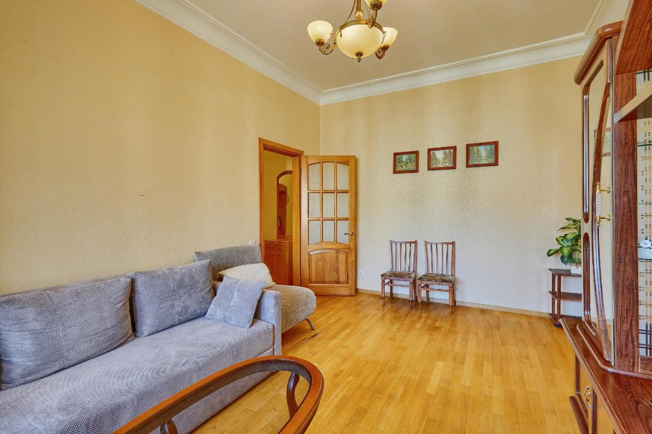 Apartment Near Lva Tolstoho Square 키예프 외부 사진
